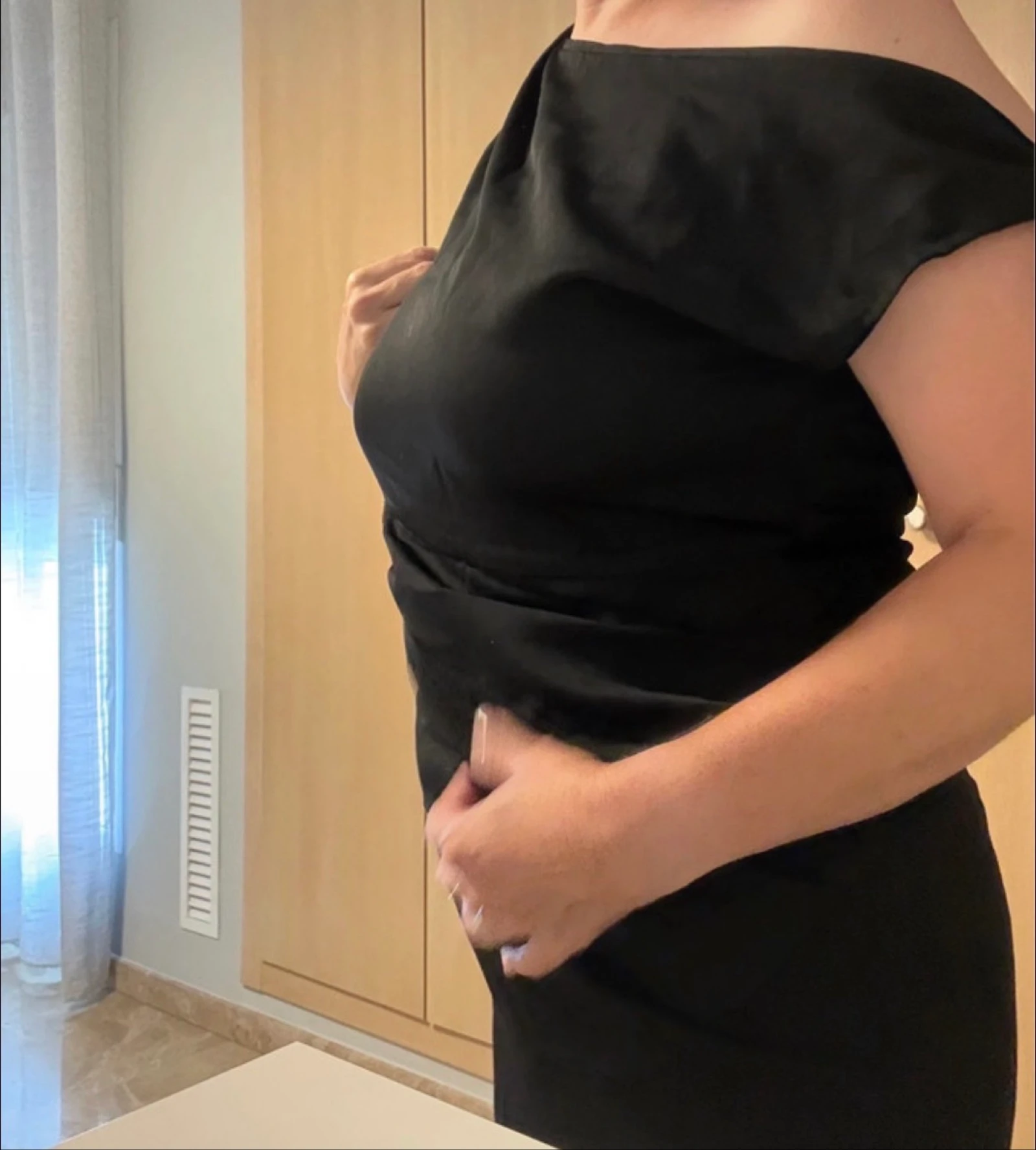 Asymmetrische zwarte jurk – photo 2